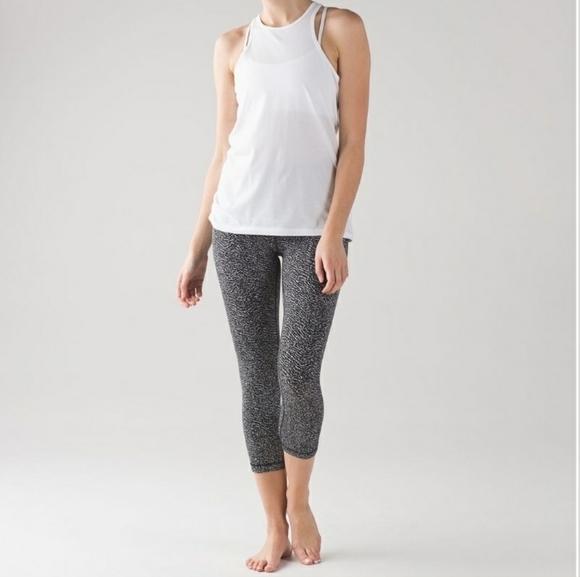 Lululemon Wunder Under Crop - Picture 2 of 9